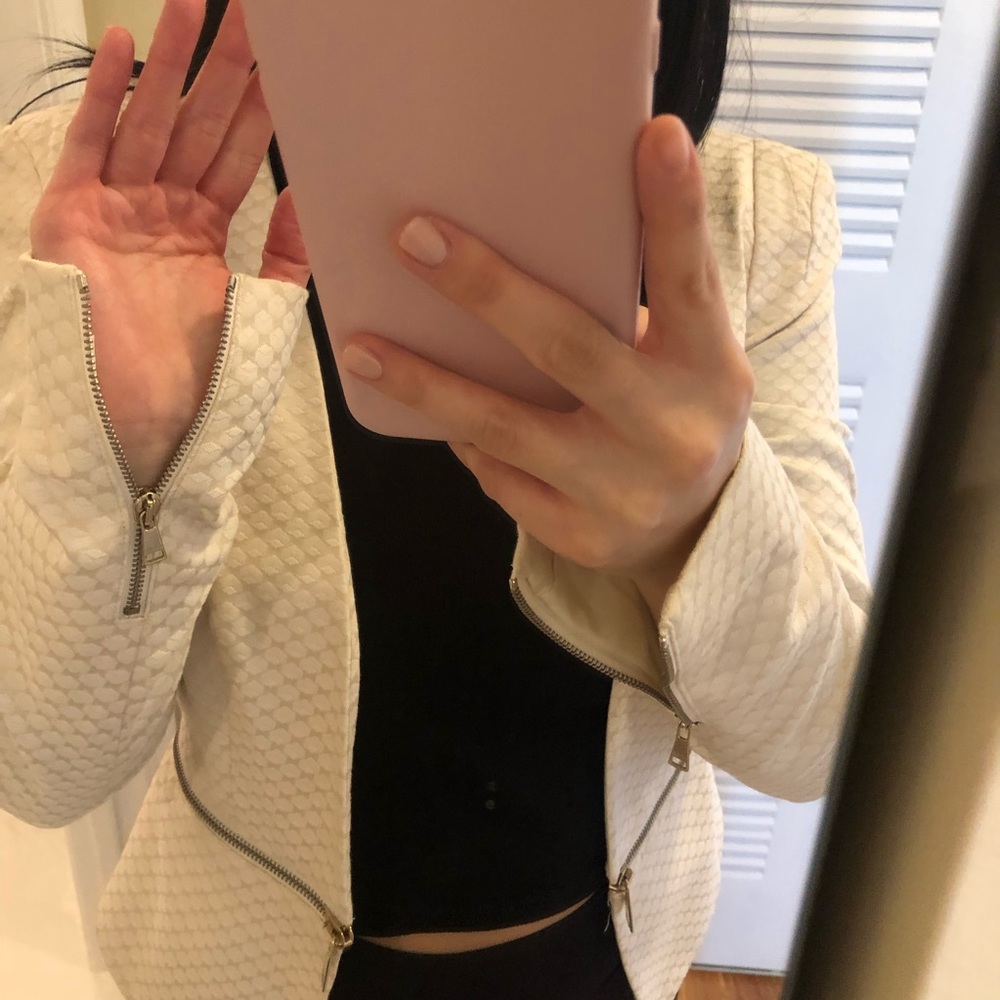 Blazer - Picture 2 of 4